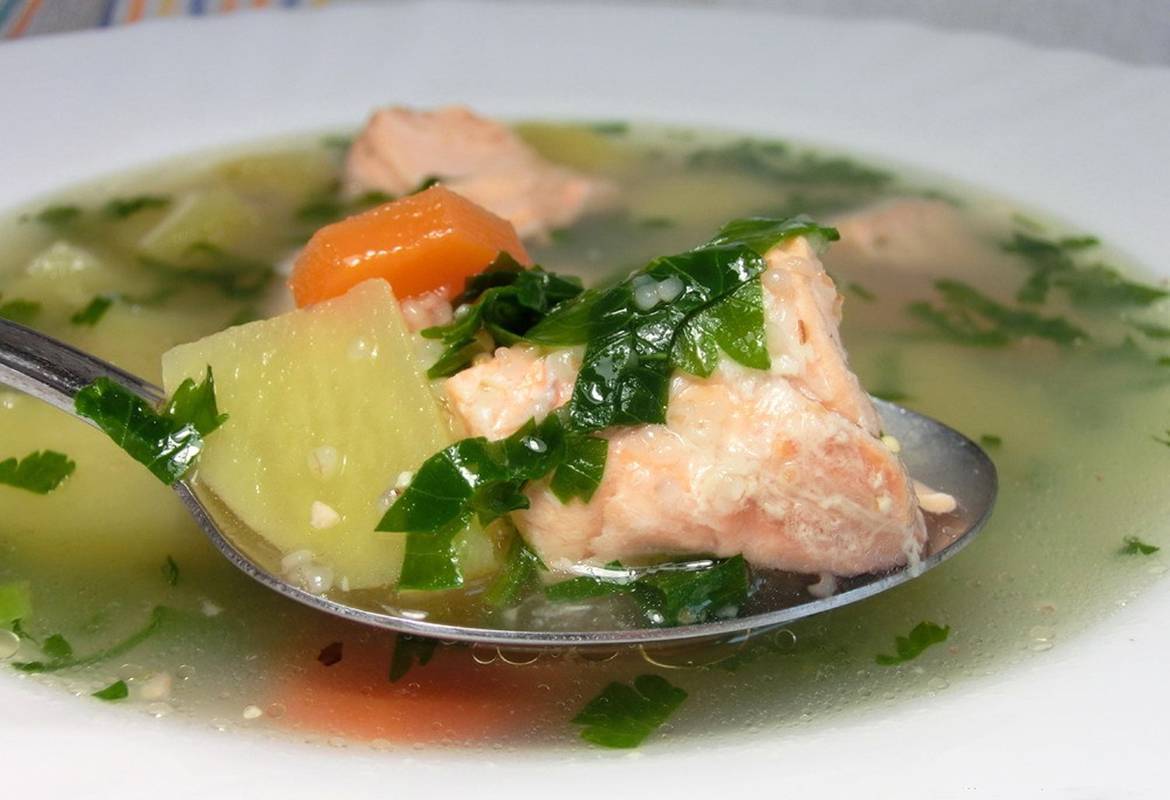 Готовим рыбный суп из горбуши свежей и консервированной :: syl.ru