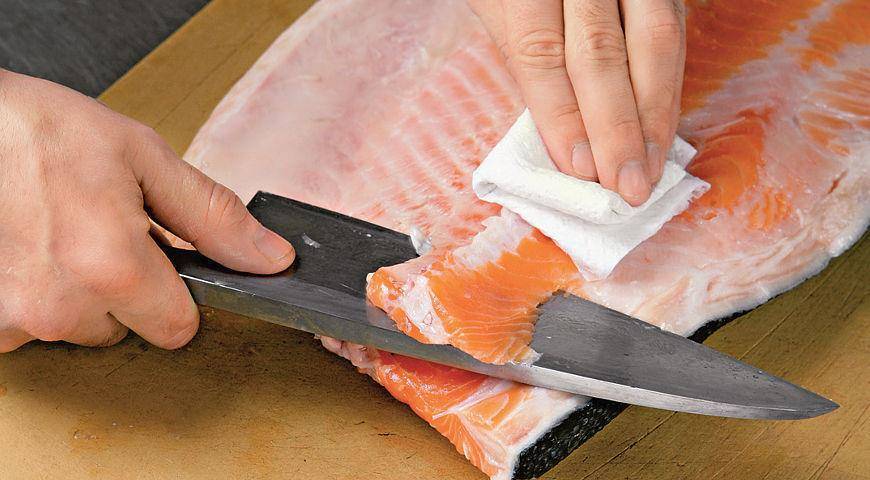 Как почистить рыбу горбушу. как правильно разделать горбушу: почистить от чешуи и снять кожу