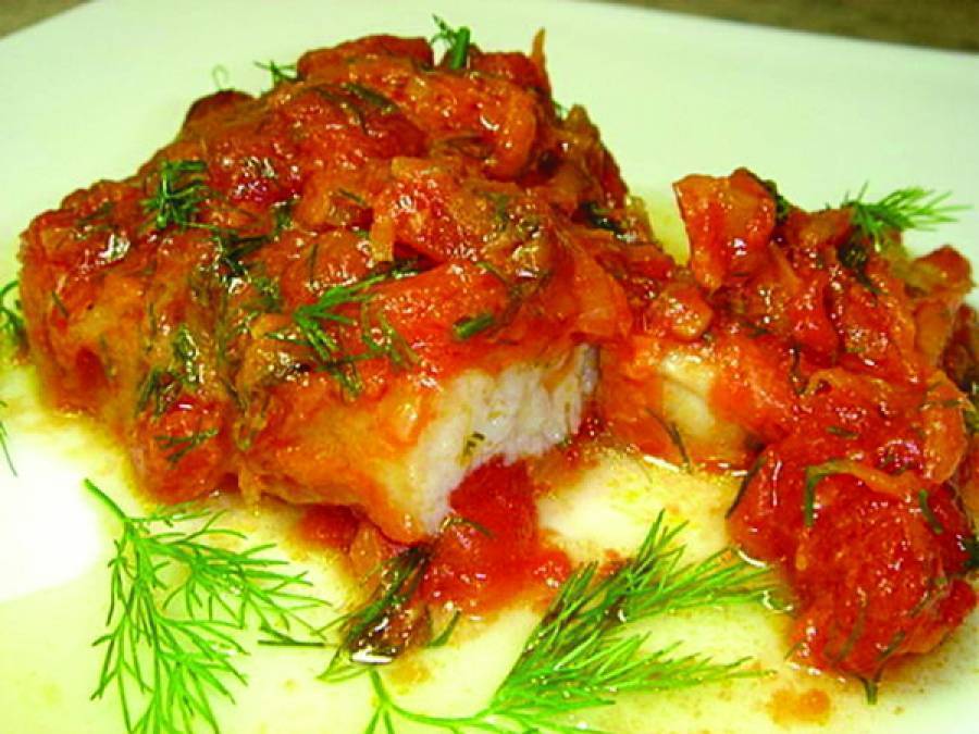 Тушеная рыба с овощами в кастрюле. рыба тушеная с овощами – обновленное блюдо