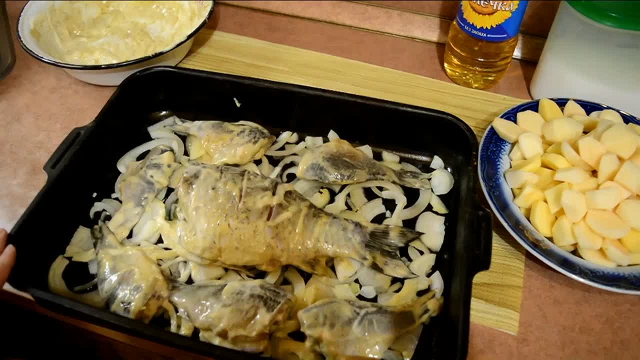 Рыба с картошкой в духовке запеченная