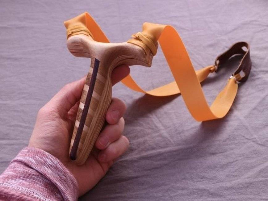 Рогатка своими руками из дерева. пять способов того, как сделать рогатку в домашних условиях. крепление метательной части к рогатине из проволоки