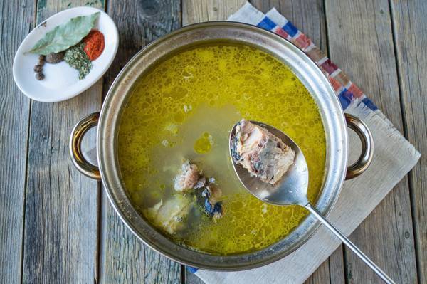 По-гениальному просто и вкусно: суп из сайры консервированной — рецепт с фото