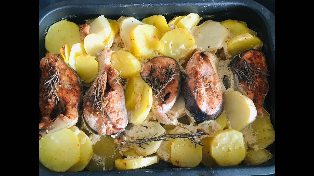 Рыба с картофелем в духовке: 9 сытных рецептов