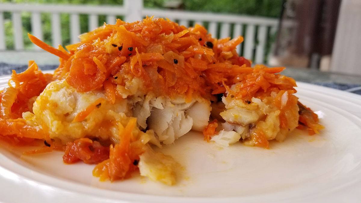 Рыба в томате с луком и морковью тушеная рецепт с фото пошагово и видео - 1000.menu
