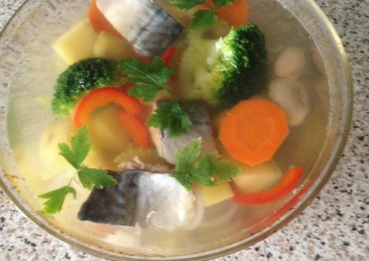 Суп из скумбрии – отличный вариант обеда для всей семьи: рецепт с фото и видео