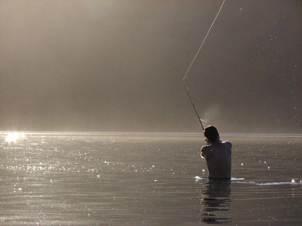 человек полный энергии. лови успех. мешочек счастья. хозяин брянскпиво. успех в жизни.