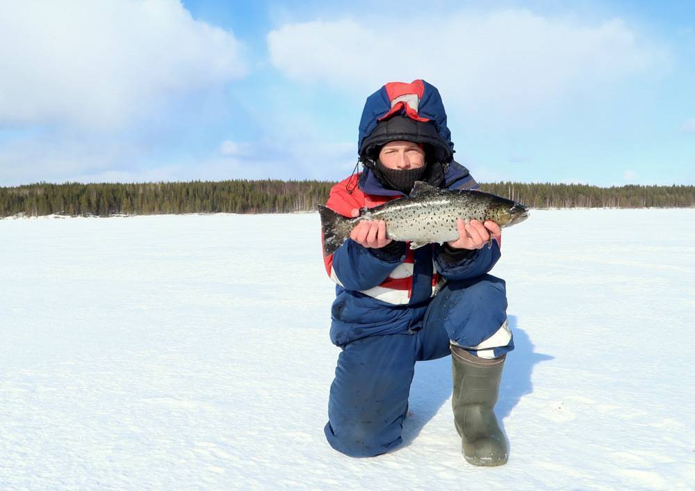 рыбалка на севере видео зимой