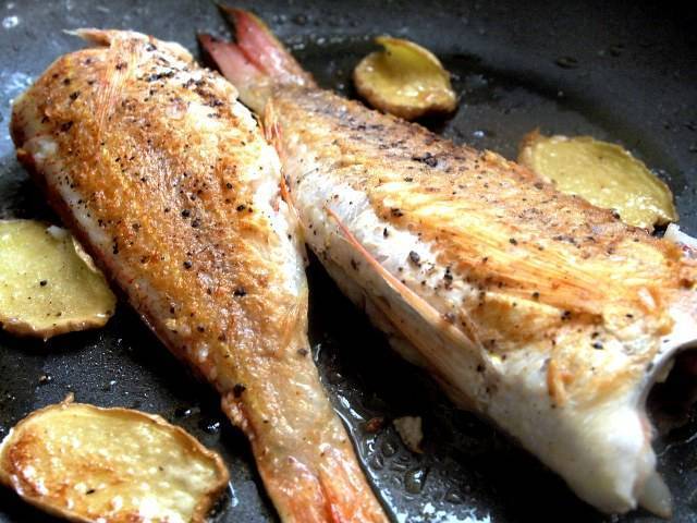 Как жарить речную рыбу на сковороде