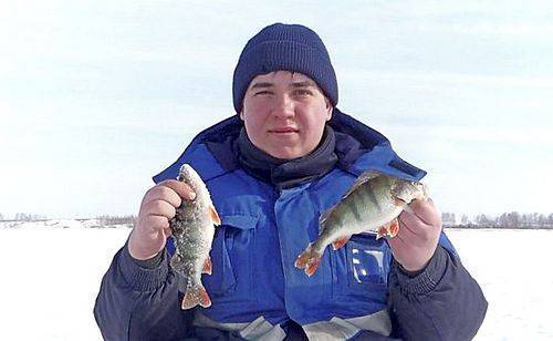 Мартовская рыбалка на окуня. озеро ик, омская область.