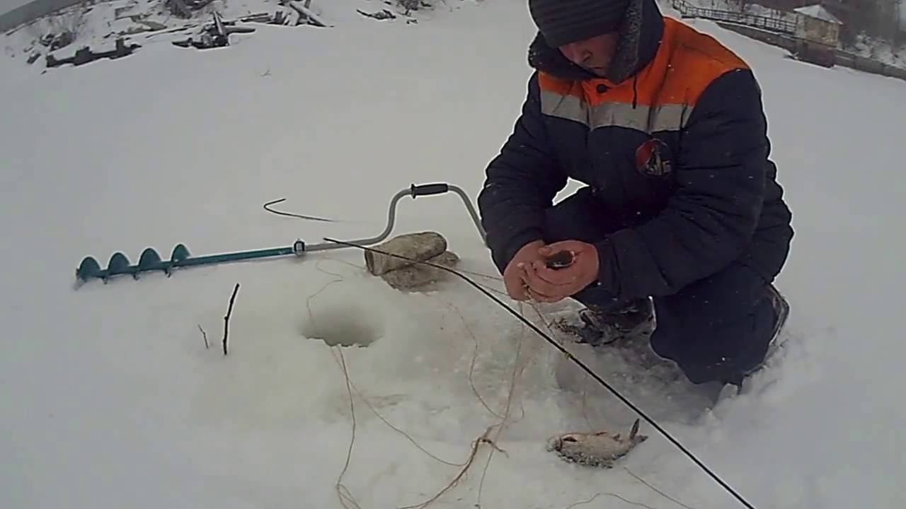 Ловля на ведьму зимой: как привязать, хитрости зимней рыбалки