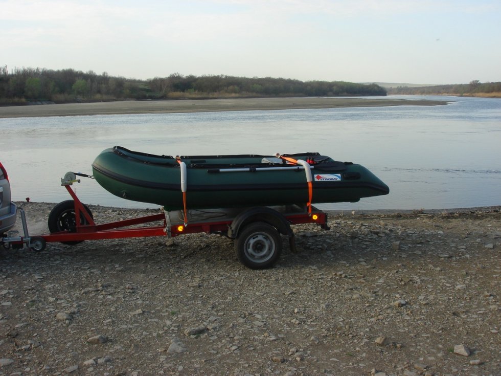 Перевозка лодки пвх с мотором на прицепе: правила и требования безопасности. лодочный прицеп