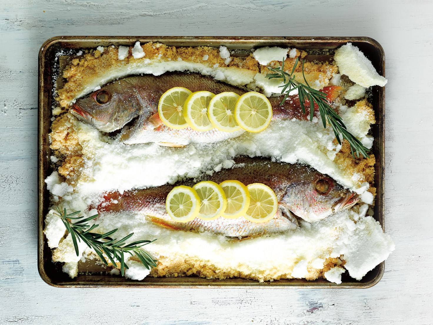 Рыба в соли из духовки - 10 пошаговых фото в рецепте
