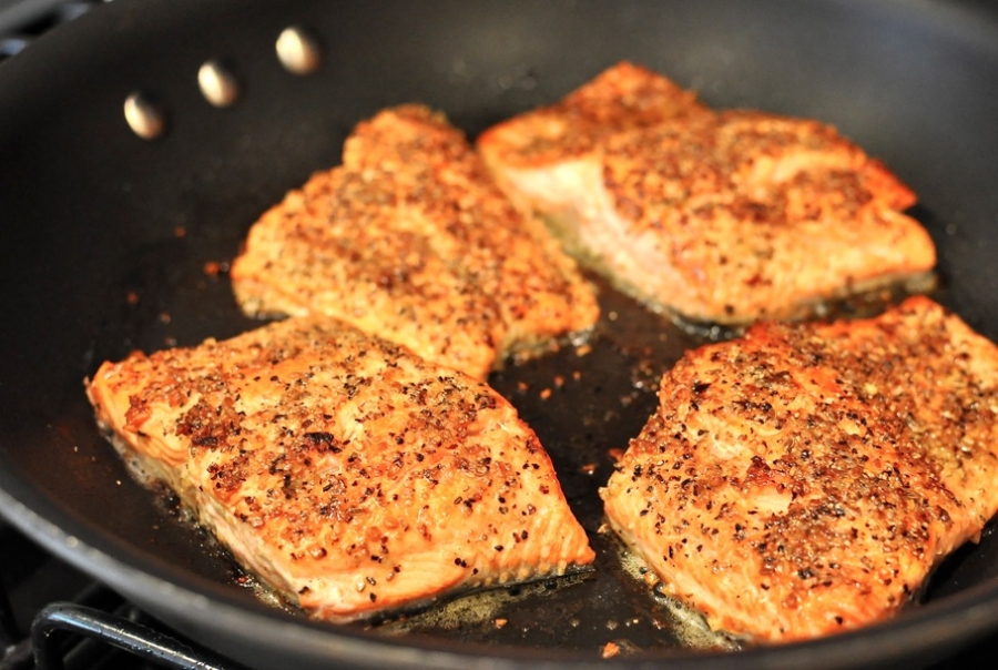Блюда из рыбы ленок: вкусные рецепты, как приготовить на сковороде